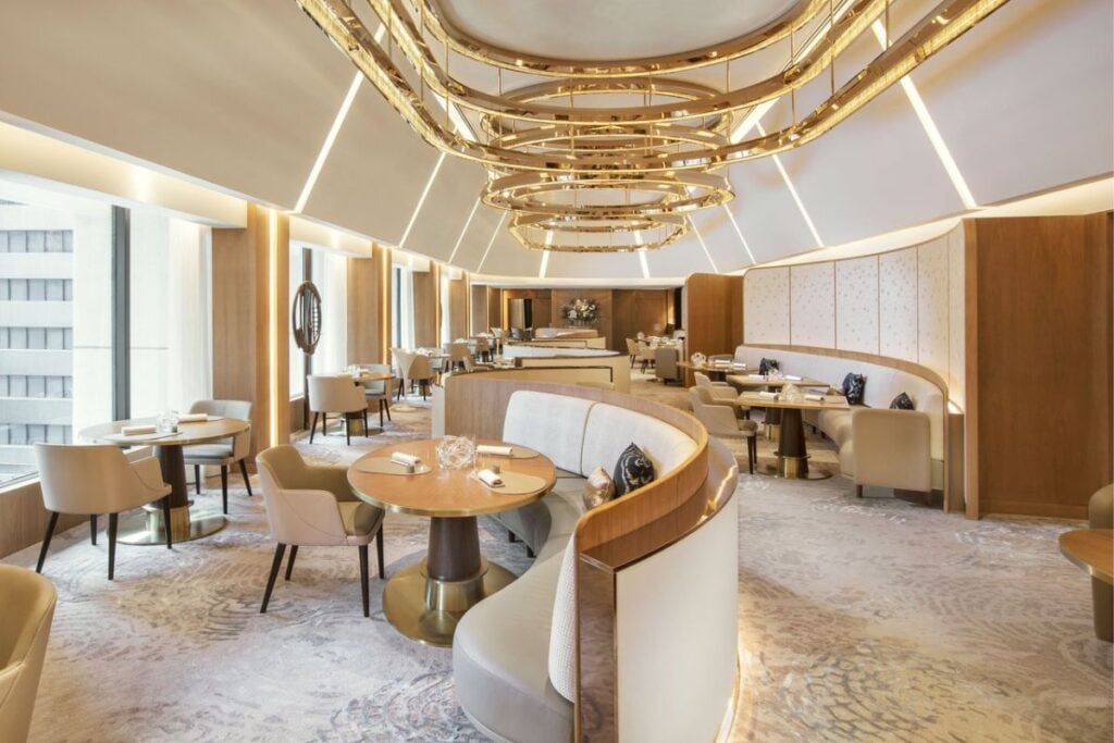 The best hotels to book in Hong Kong for wining and dining, from affordable to luxurious 8 best hotels for foodies in Hong Kong The Landmark Mandarin Oriental, Hong Kong